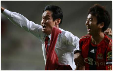 فرحة جنونية للمدرب تشوي بعد نجاة فريق سيئول من السقوط في فخ التعادل