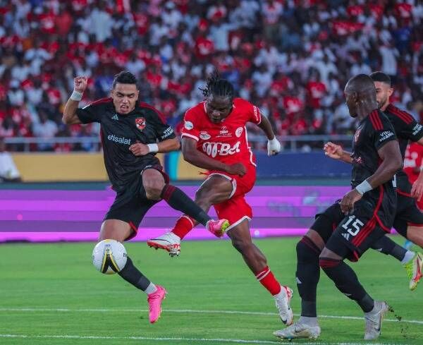 من لقاء الذهاب بين الفريقين