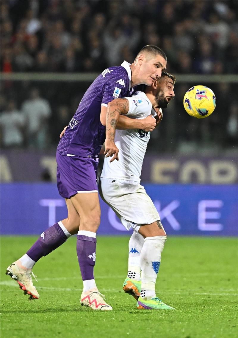 جانب من لقاء فيورنتينا وإمبولي