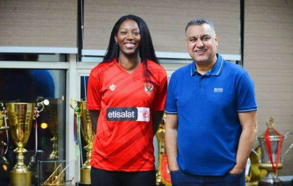 جانب من التوقيع