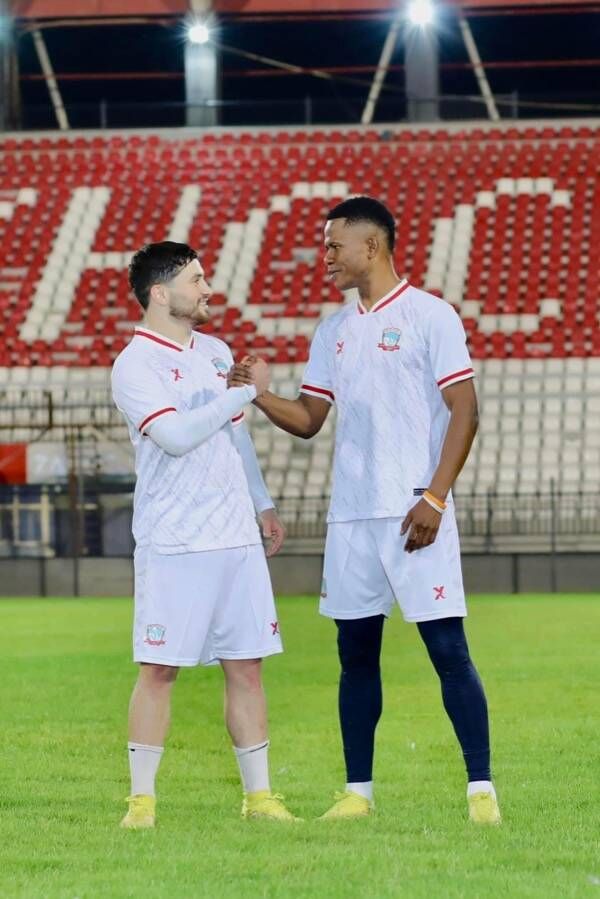 نجوم زاخو بالزي الأبيض