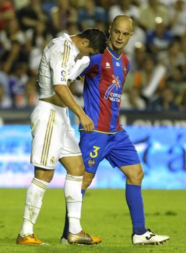 2011-09-18t203803z_01_hjk10_rtridsp_3_soccer-spain_reuters