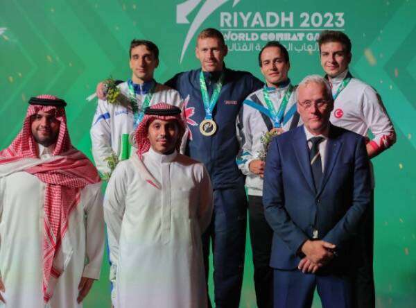 جانب من التتويج