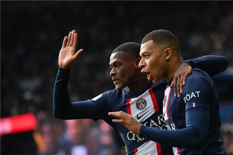 لاعبو باريس سان جيرمان