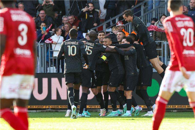 لاعبو باريس سان جيرمان