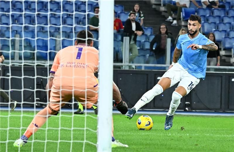 جانب من لقاء فيورنتينا ولاتسيو