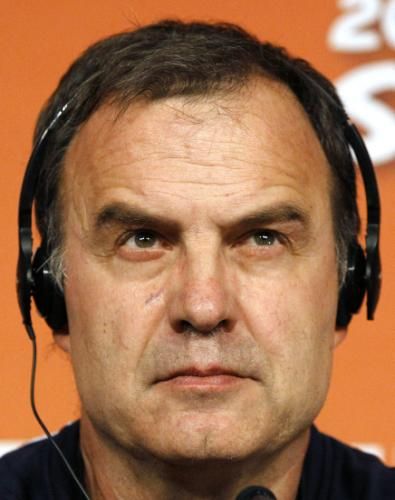 2011-02-042011-02-04t233747z_01_afr101_rtridsp_3_soccer-latam-chile-bielsa_reuters