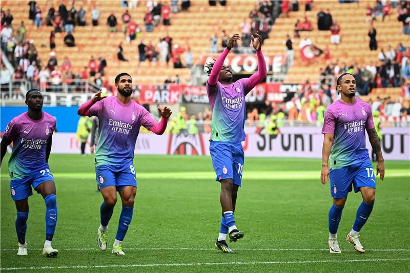 لاعبو ميلان