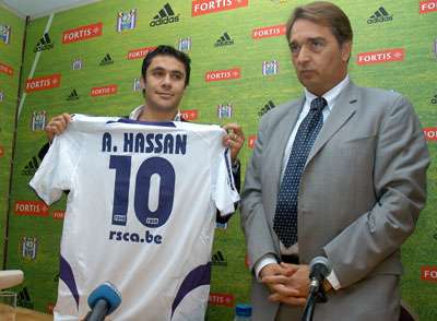 أحمد حسن المنتقل حديثا لأندرلخت يحرز هدف فريقه .