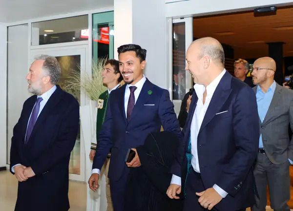 جانب من التوقيع