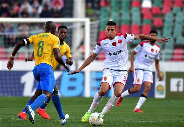 لقاء سابق بين الفريقين