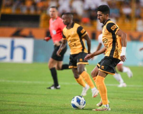 من لقاء القادسية والكويت