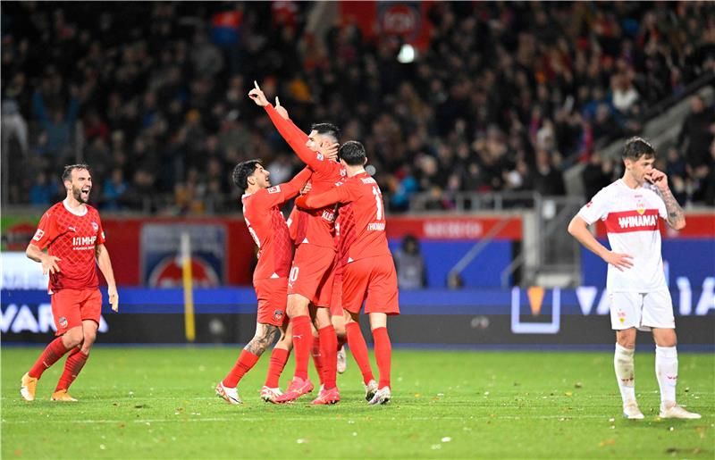 جانب من لقاء شتوتجارت وهايدنهايم