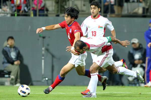 صورة من مباراة كوريا الجنوبية وعمان
