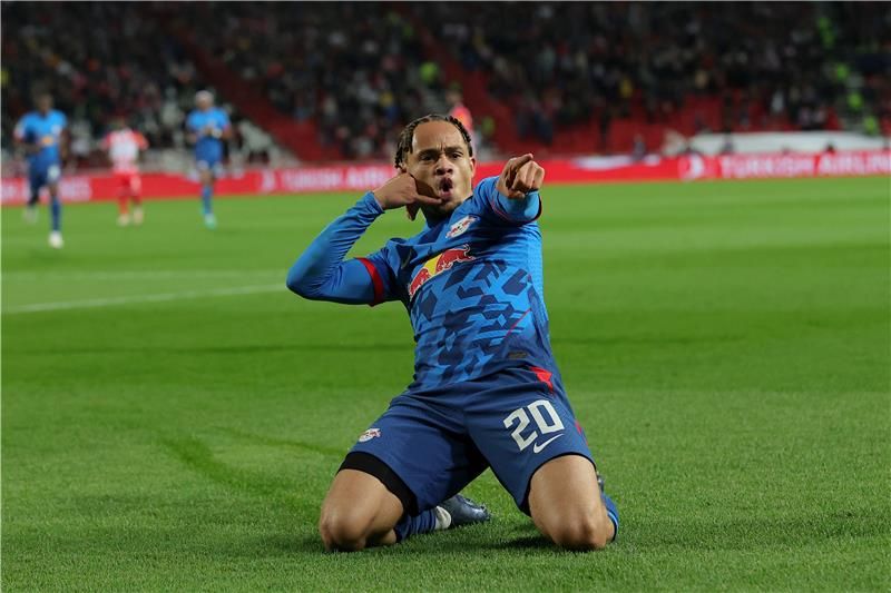 تشافي سيمونز لاعب خط وسط لايبزيج