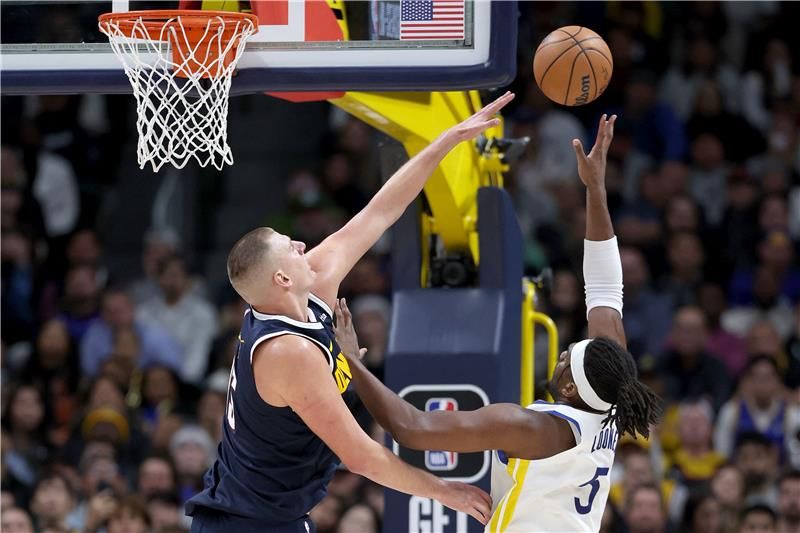 من مباراة دنفر ناجيتس وجولدن ستيت واريورز