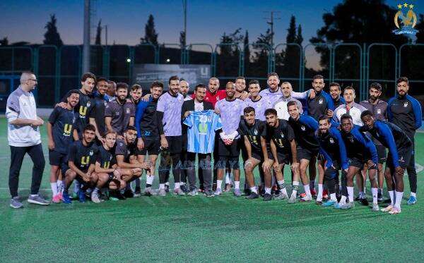 الفيصلي خلال تكريم المشجع المصري (المصدر: صفحة النادي)