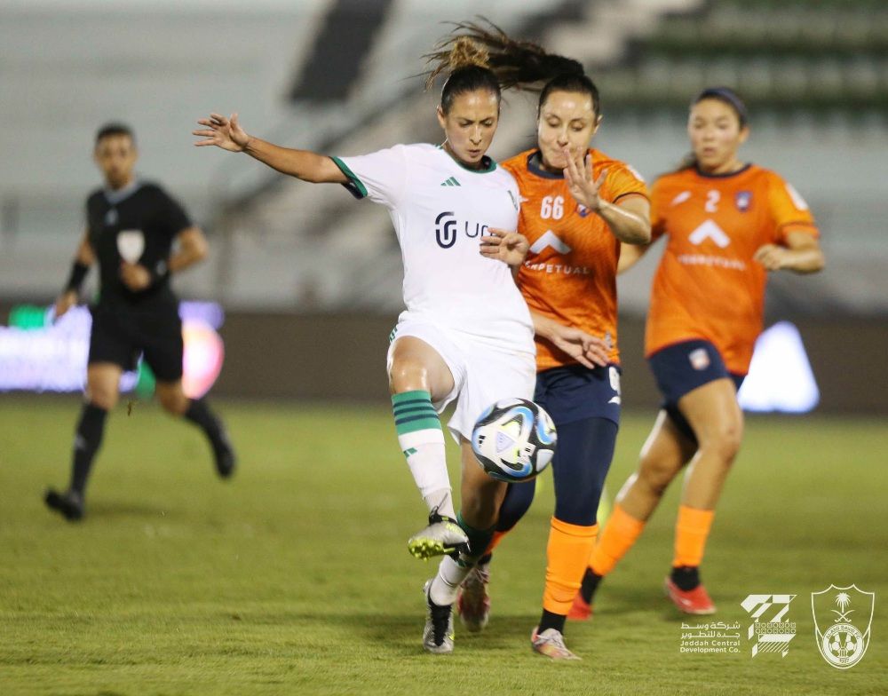 ابتسام جرايدي في لقاء شعلة الشرقية والأهلي