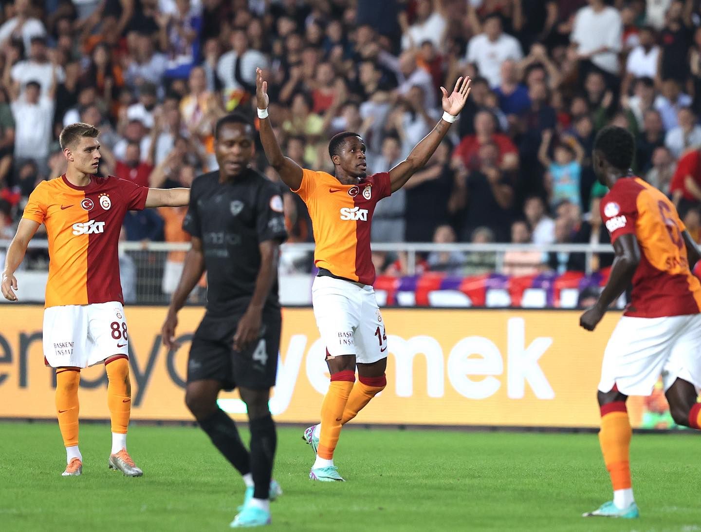 من مواجهة هاتاي سبور أمام جالطة سراي