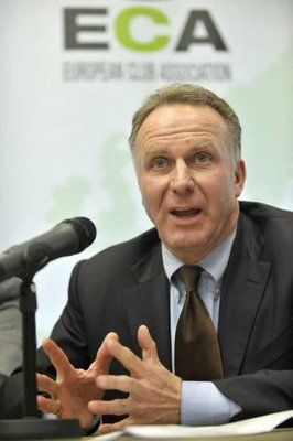 كارل هاينز رومينيجه رئيس مجلس إدارة نادي بايرن ميونيخ الألماني