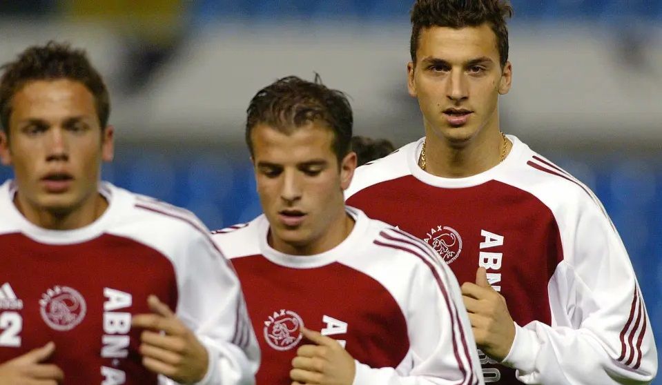 إبراهيموفيتش في صراع مع خليفة كرويف