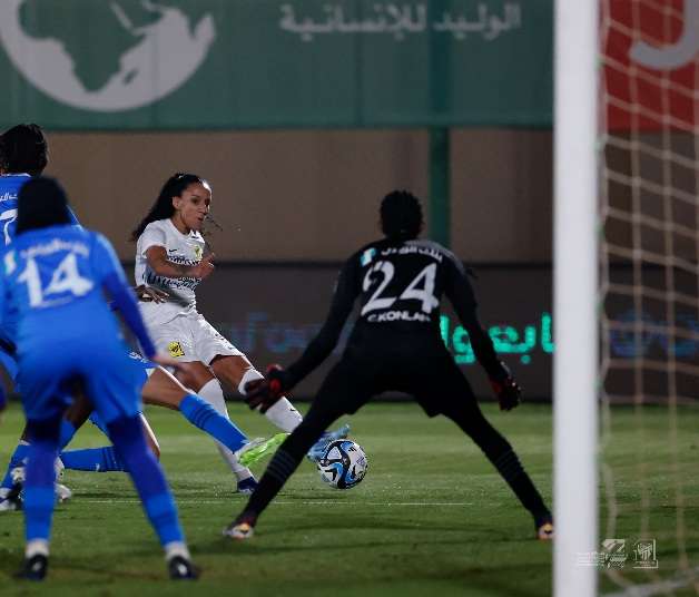 سلمى أماني في لقاء الهلال والاتحاد