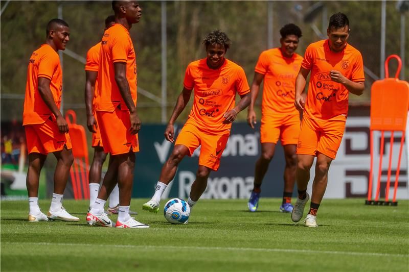 من تدريبات المنتخب الإكوادوري