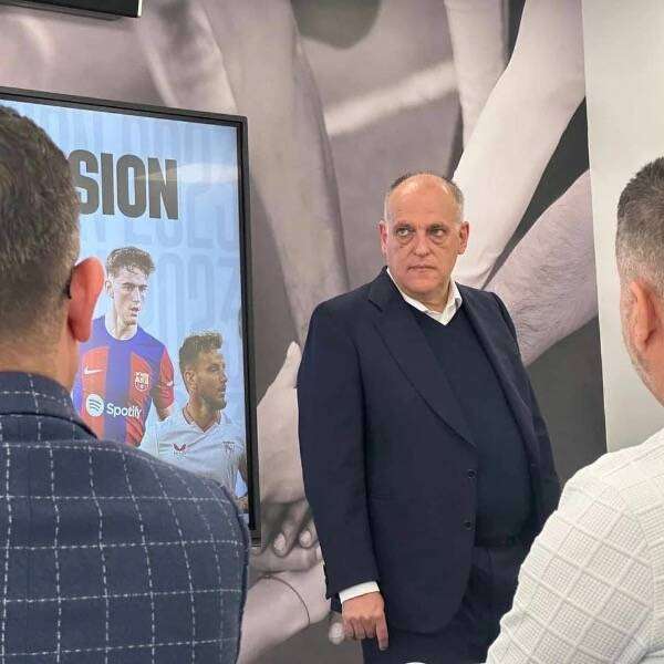 تيباس مع ممثلي الأندية العراقية