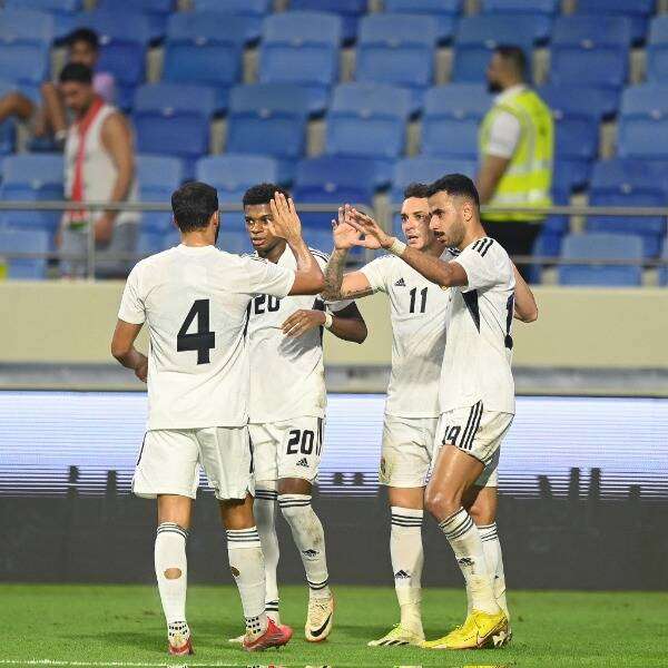 لاعبو منتخب الإمارات