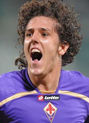 لاعب الوسط الصربي ستيفان يوفيتيتش 