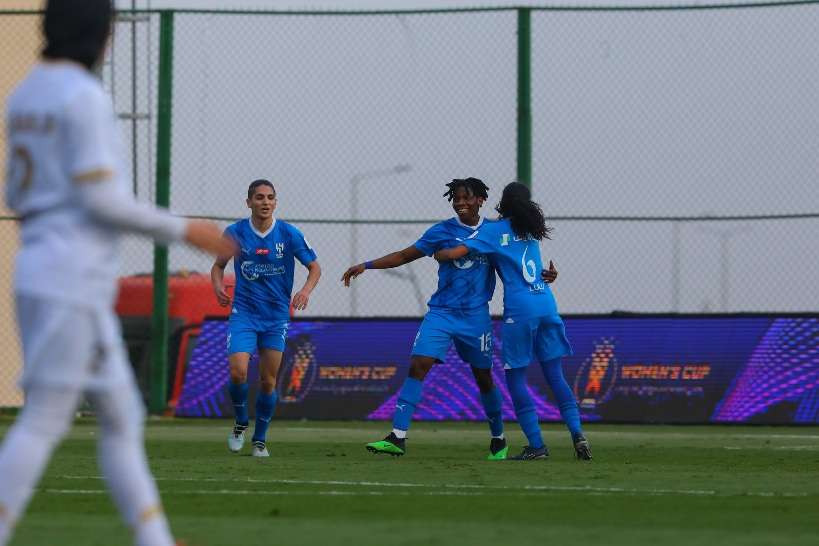 لاعبات الهلال في مواجهة الصقور