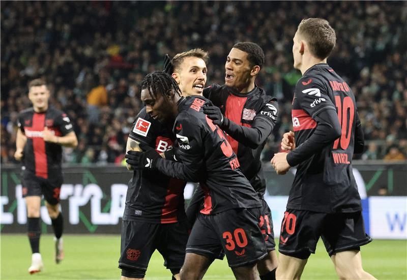 فرحة لاعبو باير ليفركوزن