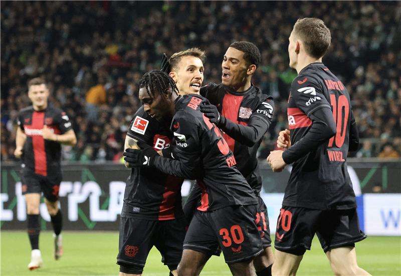 فرحة لاعبو باير ليفركوزن