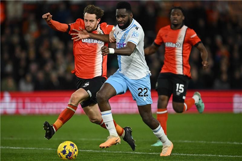 من لقاء لوتون تاون وكريستال بالاس