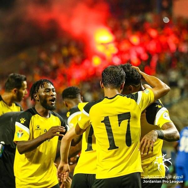 لاعبو فريق الحسين إربد