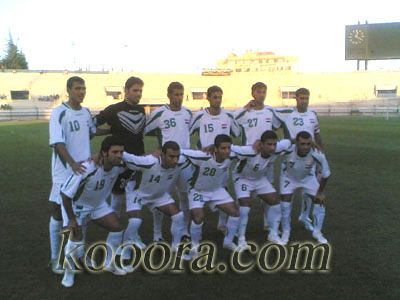 منتخب العراق الوطني في صورة تذكارية قبل المباراة