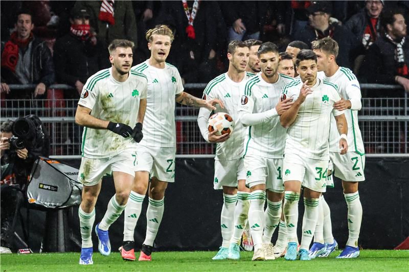 لاعبو باناثينايكوس