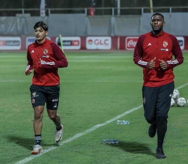 كريستو (يسار)