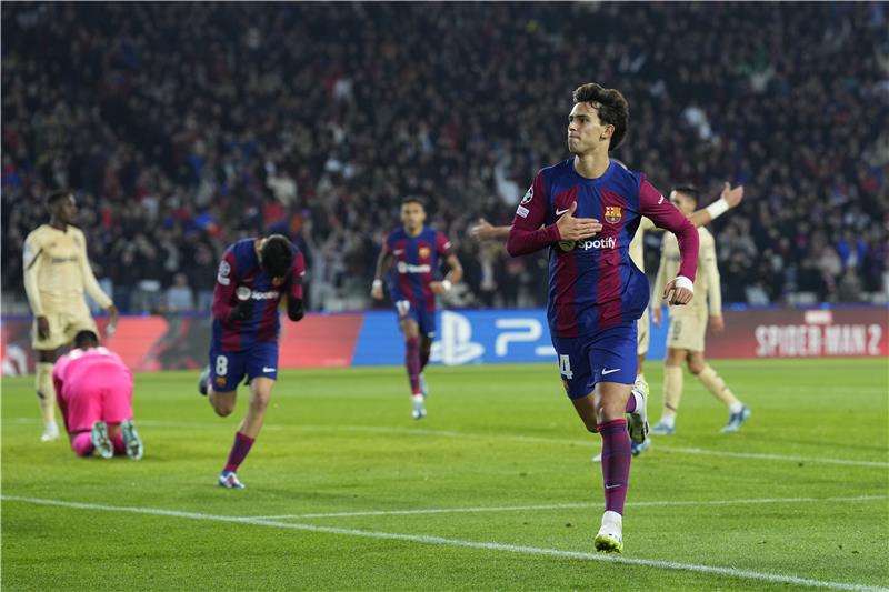 جواو فيليكس يحتفل بهدفه