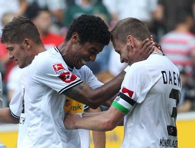 فرحه لاعبي مونشنجلادباخ بالفوز