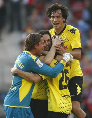 فرحه لاعبي دورتموند بالفوز