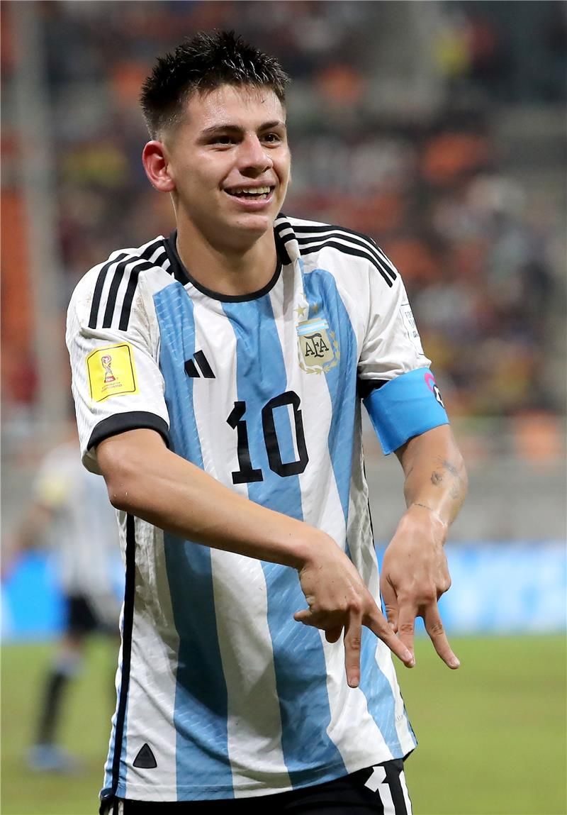 كلاوديو إيشيفري