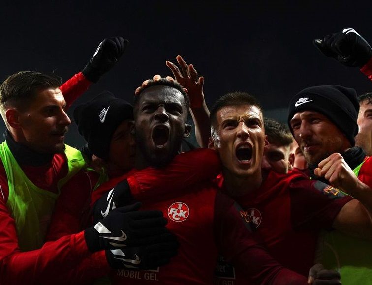 فرحة لاعبي كايزر سلاوترن