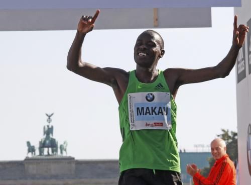 2011-09-25t112050z_01_rcs33_rtridsp_3_athletics-marathon-berlin_reuters