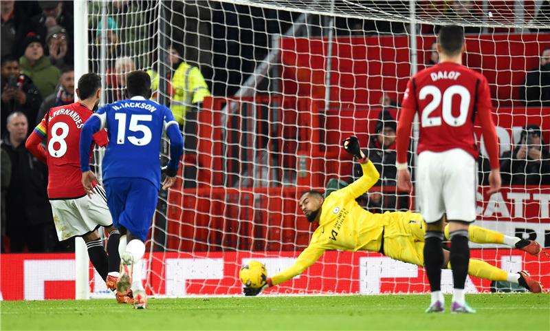 سانشيز لحظة تصديه لركلة جزاء برونز