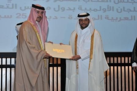 الأمين العام للأولمبية القطرية يتسلم دعوة الشيخ تميم لحضور الألعاب الخليجية من الشيخ احمد بن حمد