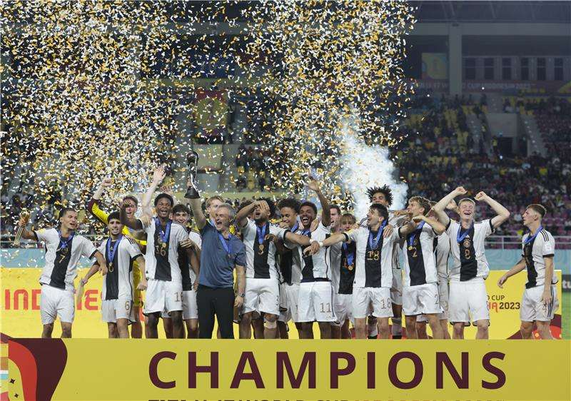 باري برونر (أقصى اليسار)