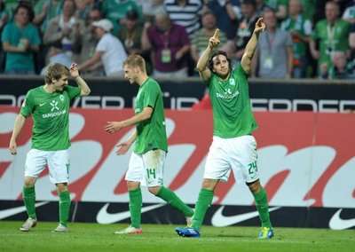 فرحه لاعبي بريمن بعد هدف الفوز