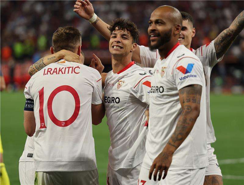 لاعبو إشبيلية