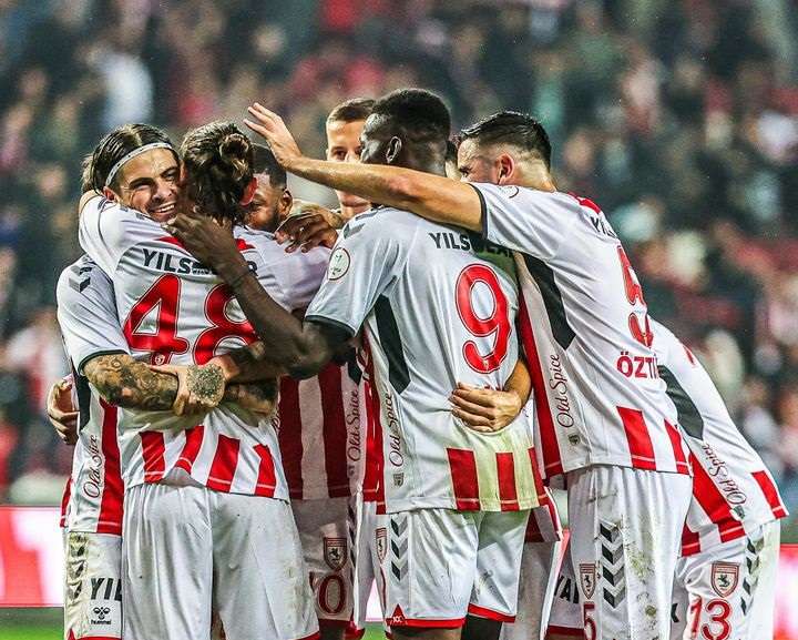 فرحة لاعبي سامسون سبور